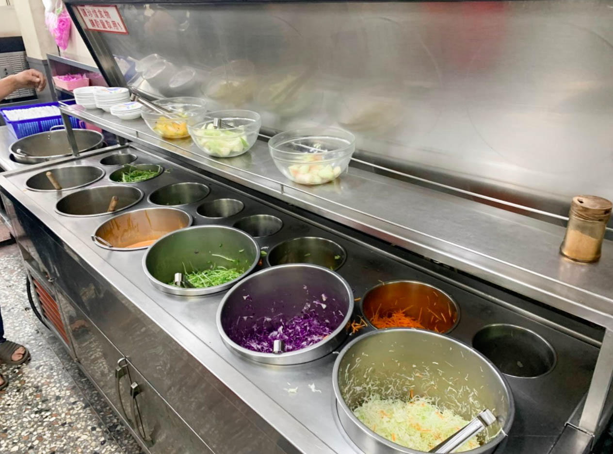 【台中美食】忠孝夜市「老夫子牛排」，百元平價美食吃到飽！