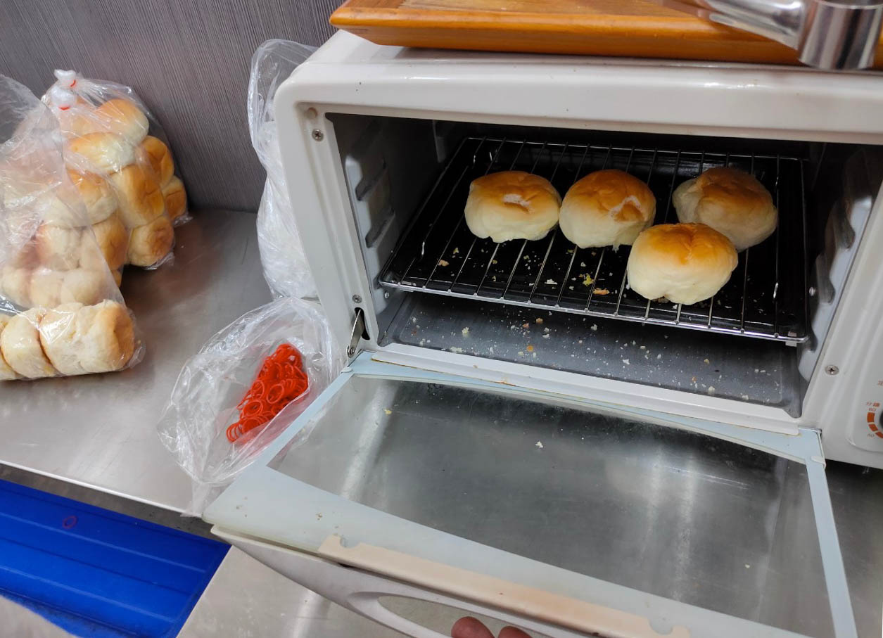 【台中美食】忠孝夜市「老夫子牛排」，百元平價美食吃到飽！